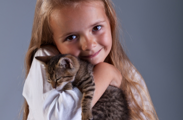 dreamstime girl with cat